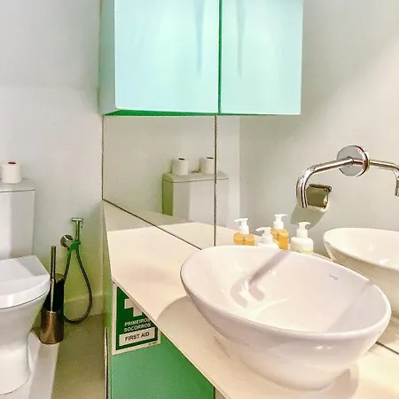 Ground Floor With Private Patio And Ac Daire