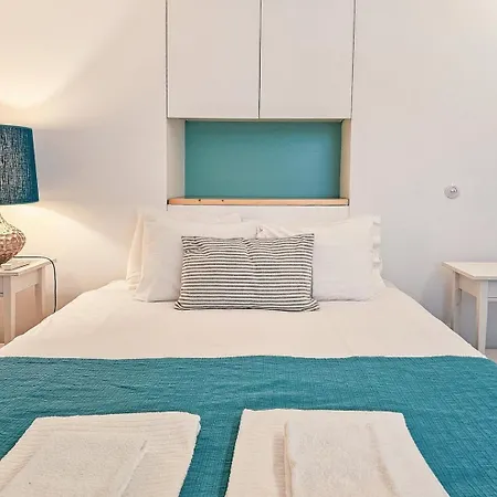 Ground Floor With Private Patio And Ac Daire