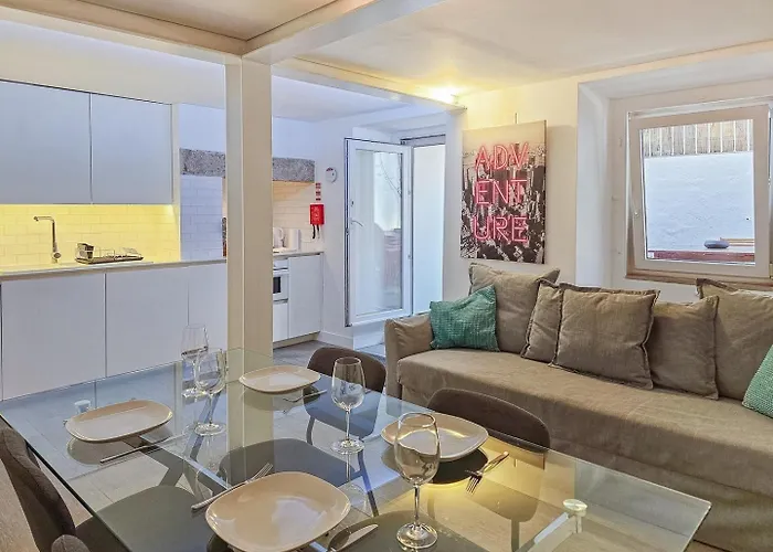 Ground Floor With Private Patio And Ac Lissabon