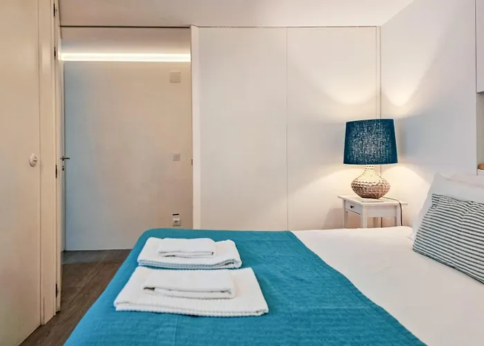 Ground Floor With Private Patio And Ac Appartement Lissabon