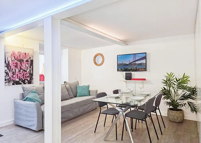 Ground Floor With Private Patio And Ac * Lissabon