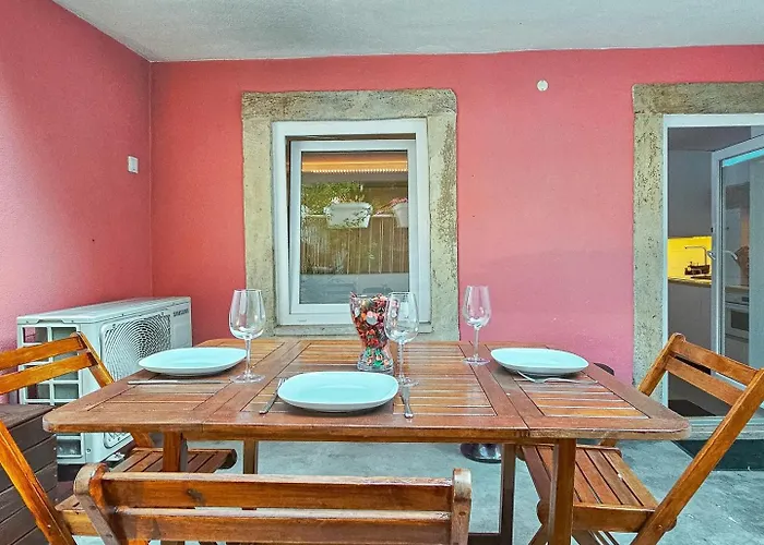 Ground Floor With Private Patio And Ac Lissabon