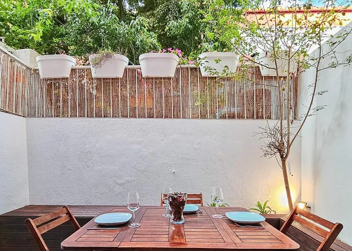 Ground Floor With Private Patio And Ac Appartement