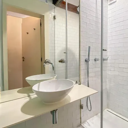 Ground Floor With Private Patio And Ac ליסבון