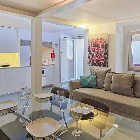 Ground Floor With Private Patio And Ac Lisbon