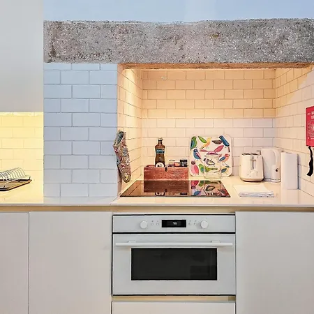 Ground Floor With Private Patio And Ac דירה ליסבון