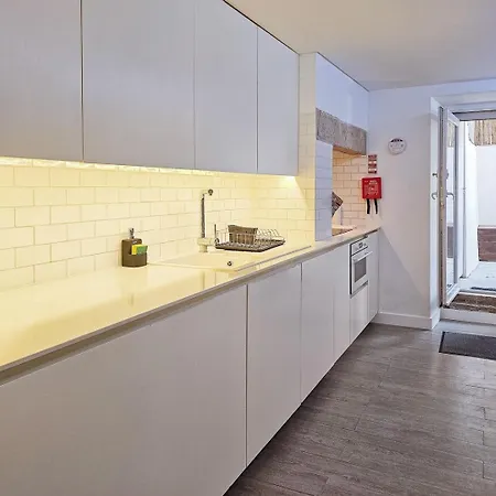 Lejlighed Ground Floor With Private Patio And Ac
